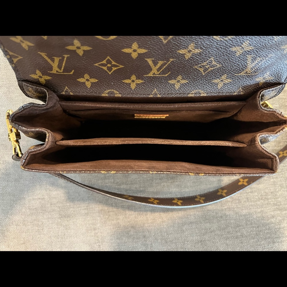 *SOLD* Louis Vuitton Pochette Metis Monogram - Picture 9 of 12